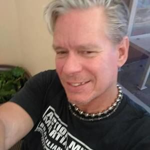 Meet your Posher, Dennis